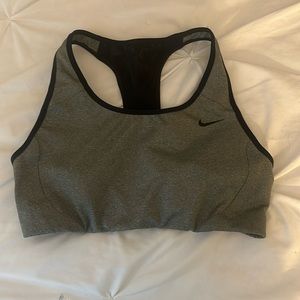 NIKE SPORTS BRA SIZE SMALL